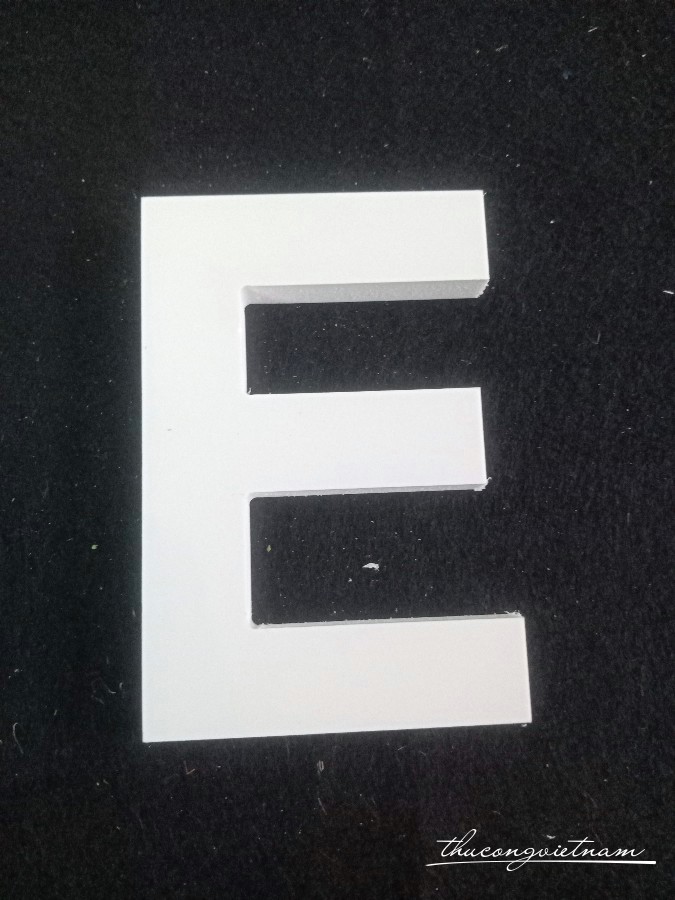 Foam chữ cái 10x1cm - E